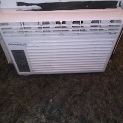 SOLEUS AIR 5000 BTU AIR CONDITIONER UNIT