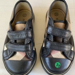 Burberry Kids Shoes 9.5c 