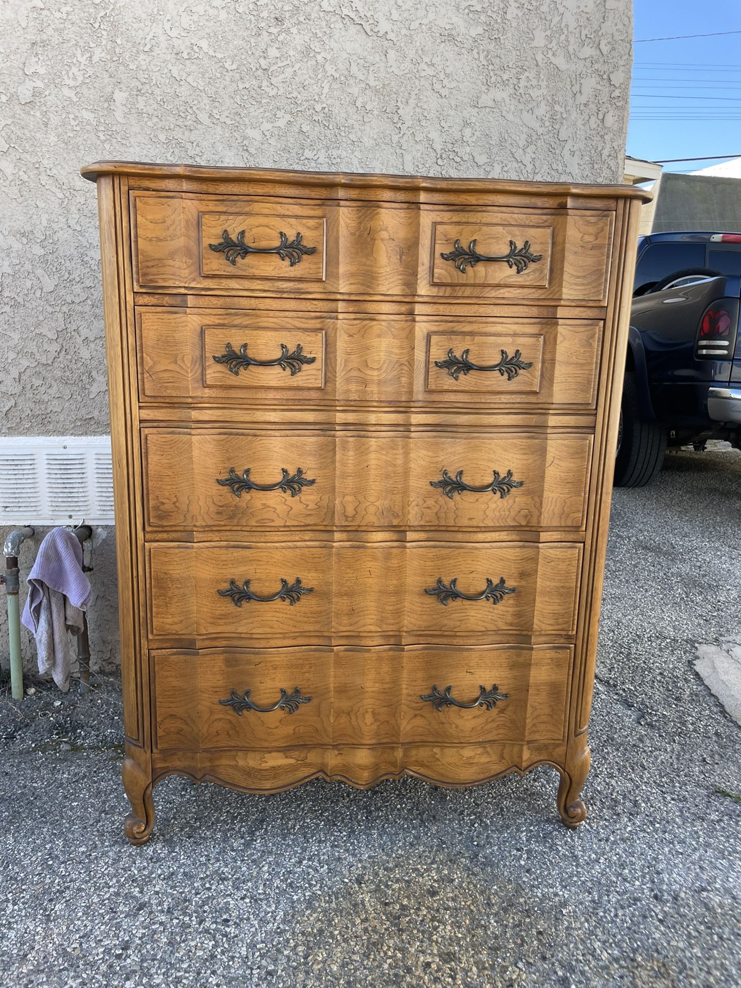 Vintage Thomasville French Provincial Dresser