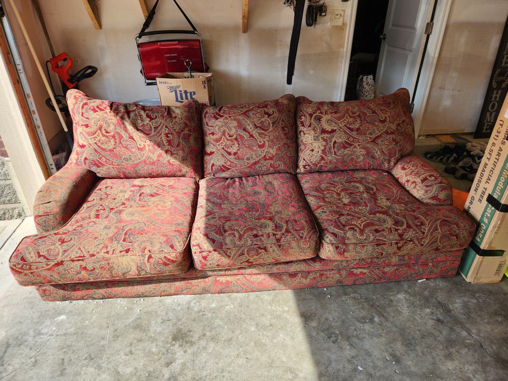 Good Sofa Hardly Used