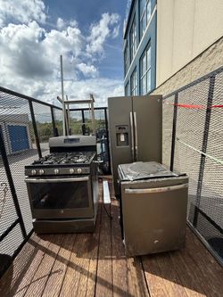 GE Kitchen appliances- Stove , Fridge & Dishwasher < GAS STOVE>