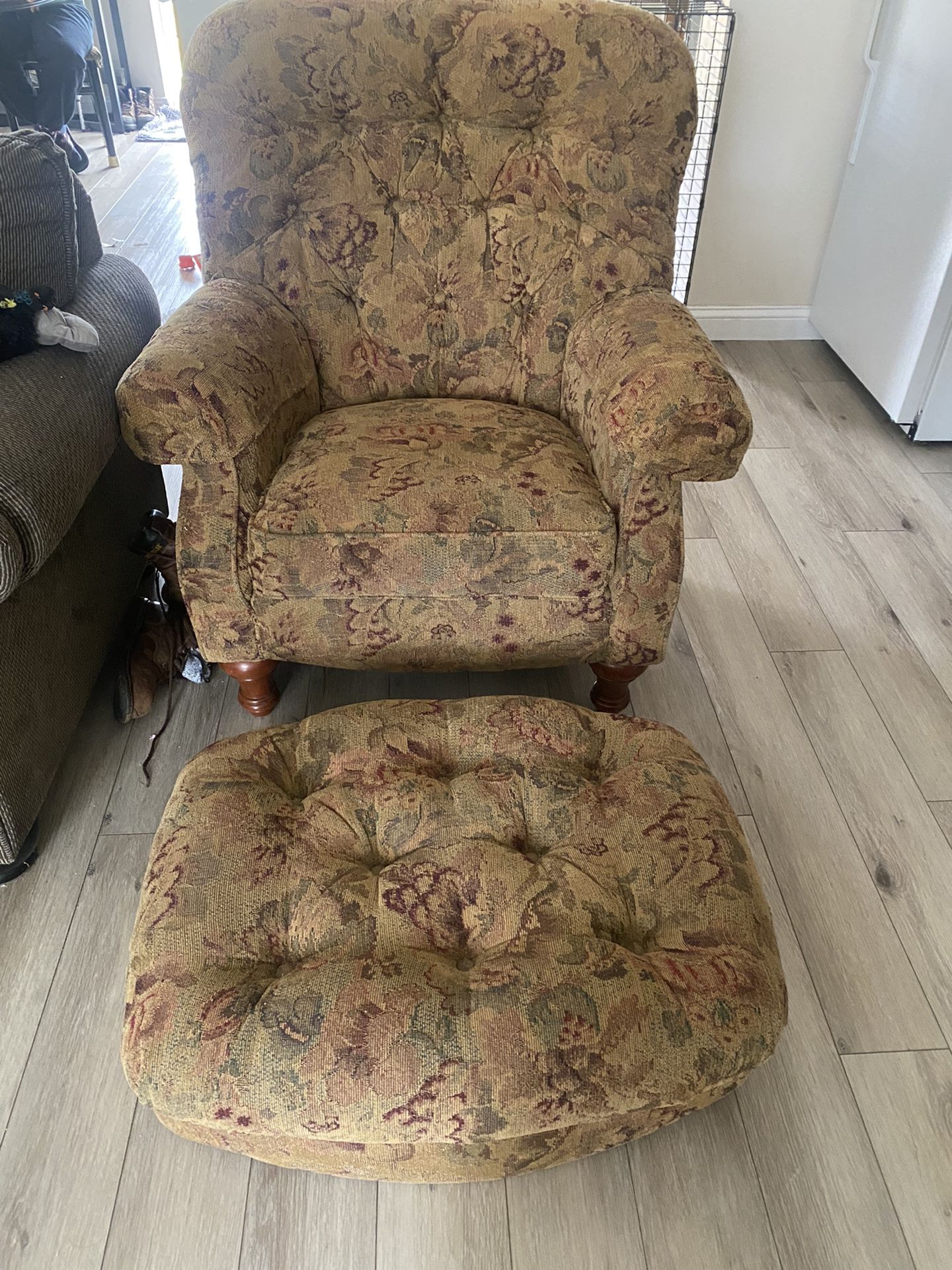 Arm Chair With Ottoman