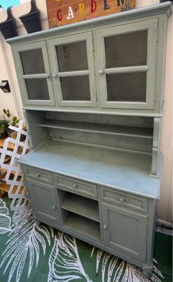 Outdoor garden hutch/cabinet