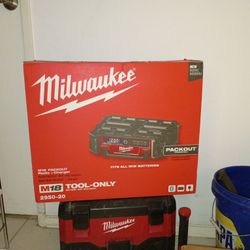 M18 Pack out Radio + Charger (Tools)