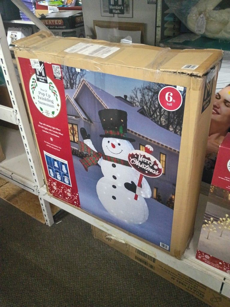Members Mark 6ft Snow Man