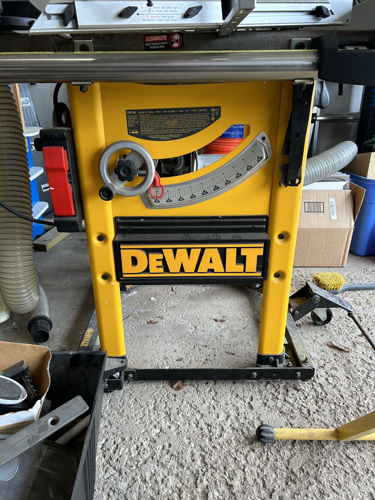 Dewalt DW746 10 Table Saw And Jet Dust Collection System. Tons Of Accessories Barely Used for Sale in Elk Grove Village IL OfferUp