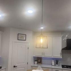 2 Hanging Light Pendants