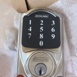 Electronic combination lock