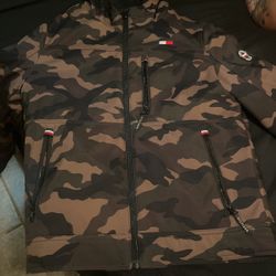 Tommy Hilfiger Puffer Jacket Army 3 Layer Jacket Water Resistant,  Wind Resistant Asking 120$ Got It For 250$ Read Description Lower Offers Accepted 