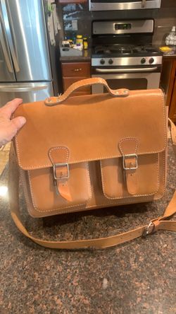 New condition all leather brief case beautiful piracy