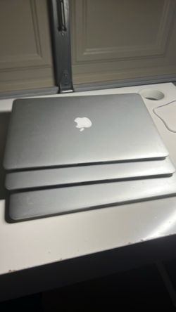 Lot of 3x MacBook Air (A1466, EMC 2633) computers for parts