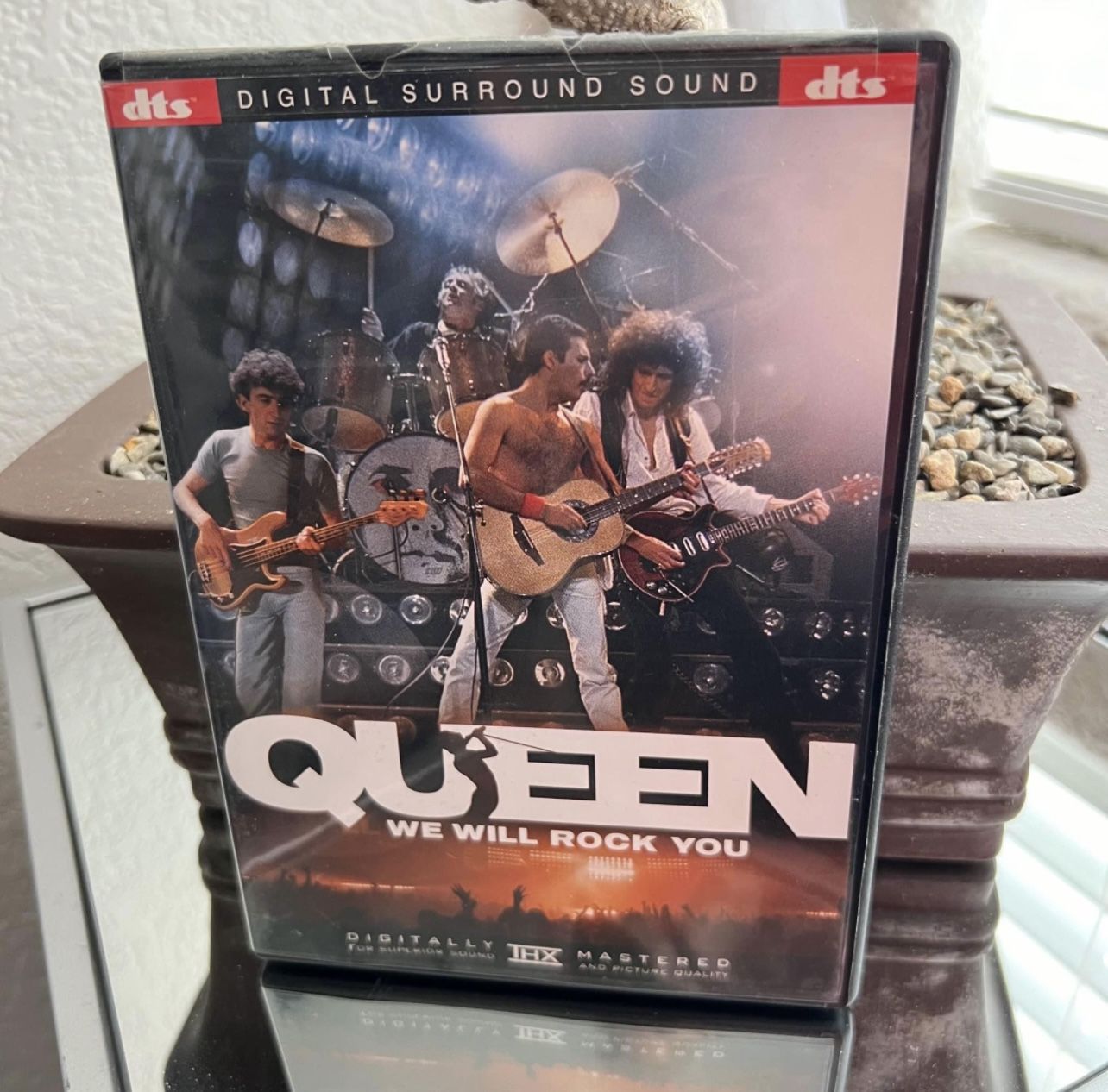 QUEEN - Live concert in Montreal 1981 We Will Rock You - DVD 90 Minutes