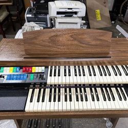 Lowrey Carnival Organ With Magic Genie   EXCELLENT Working Condition