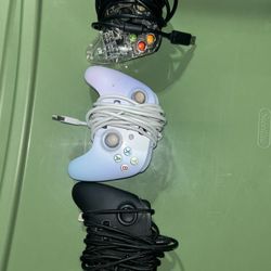 3 Xbox Controllers