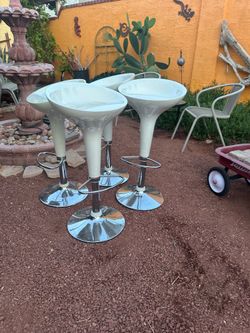 4 bar stools