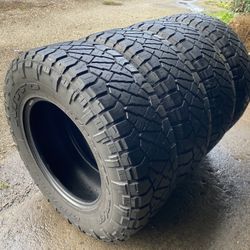 Nitto Ridge Grappler LT285/70/18”