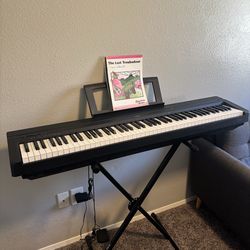 Yamaha P 71 Digital Keyboard Piano with Stand