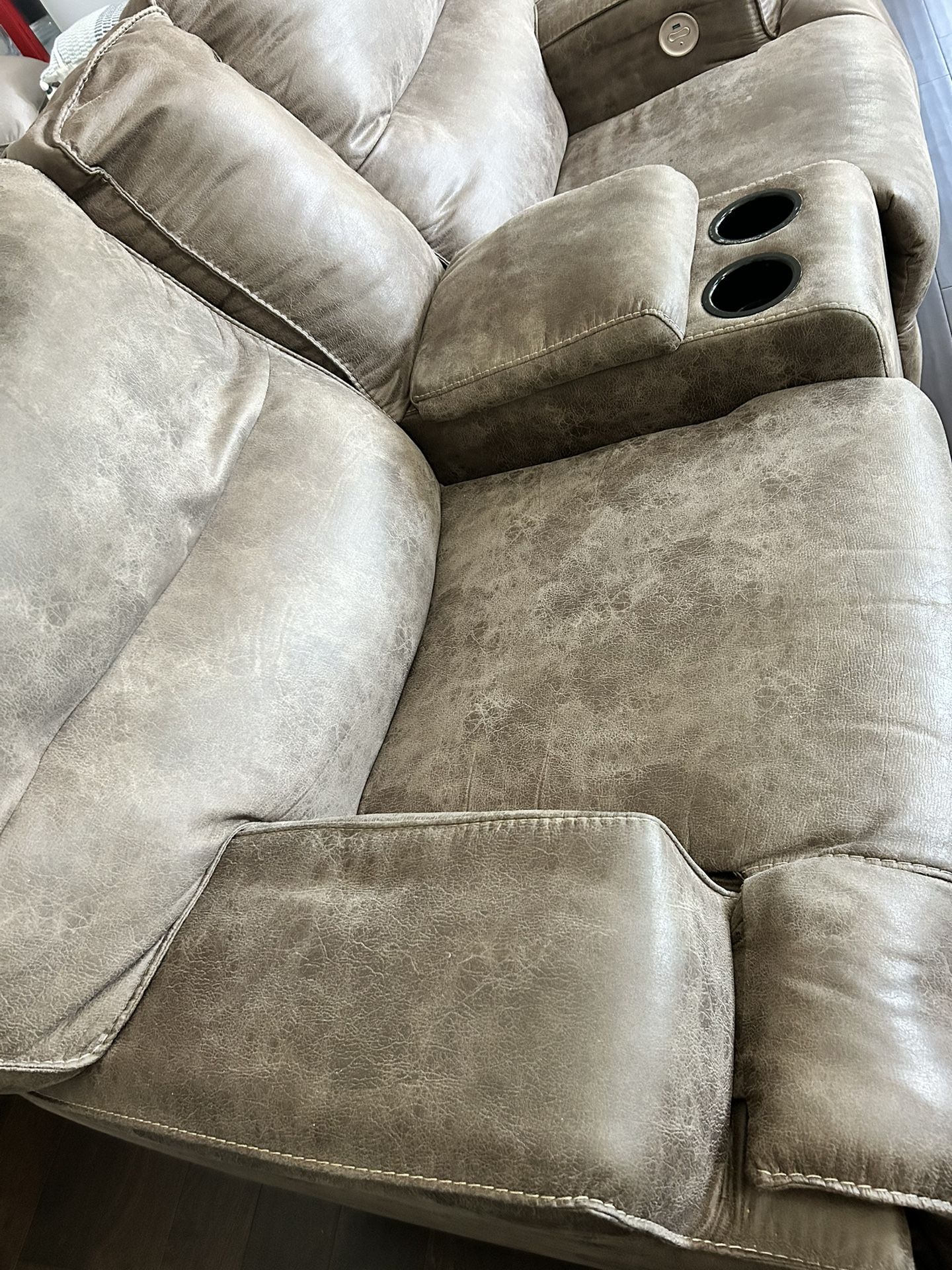 Reclining Loveseat with Console