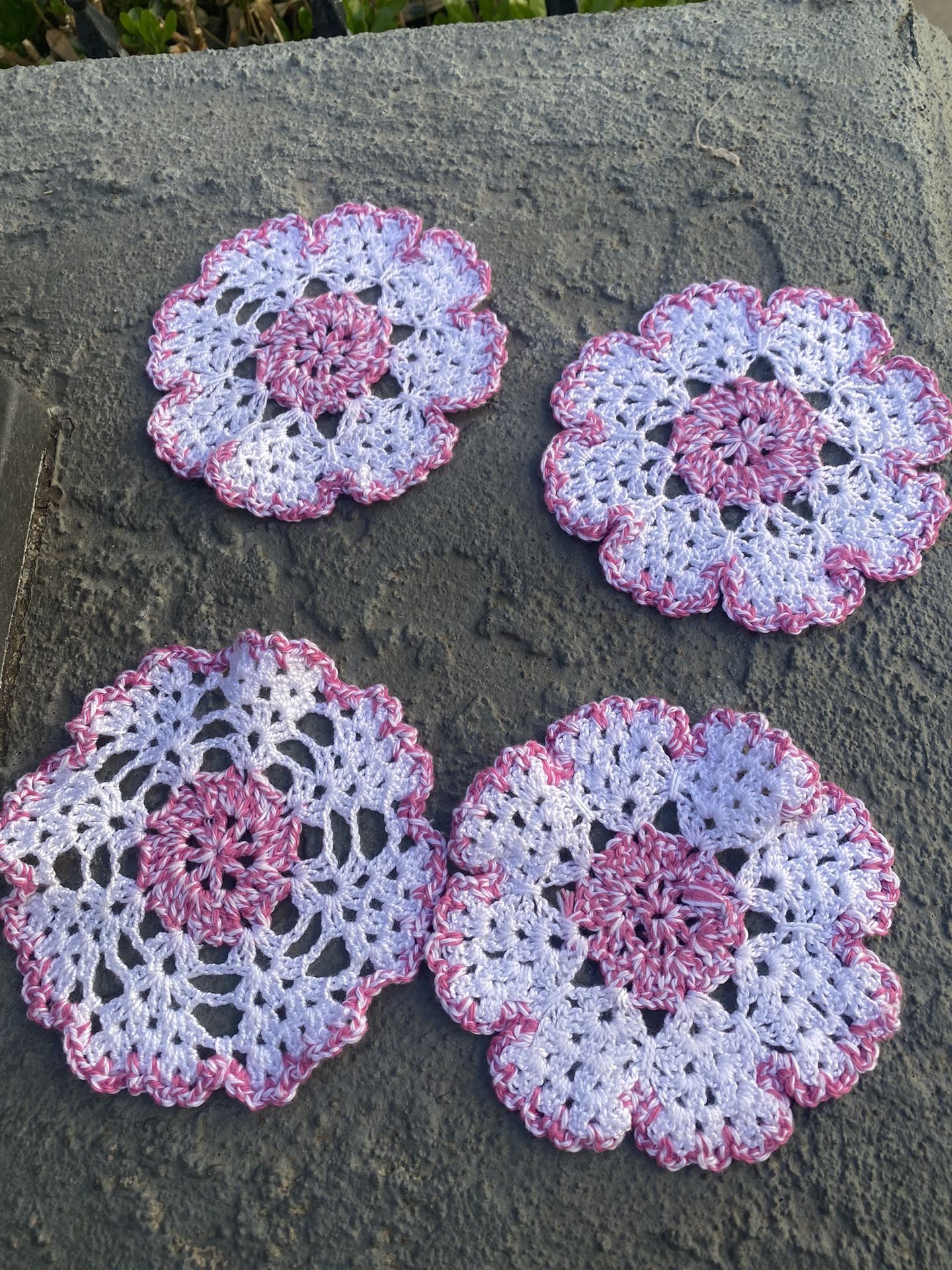 Set Of 4 White And Pink Doily’s
