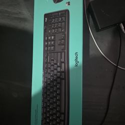 Logitech MK270