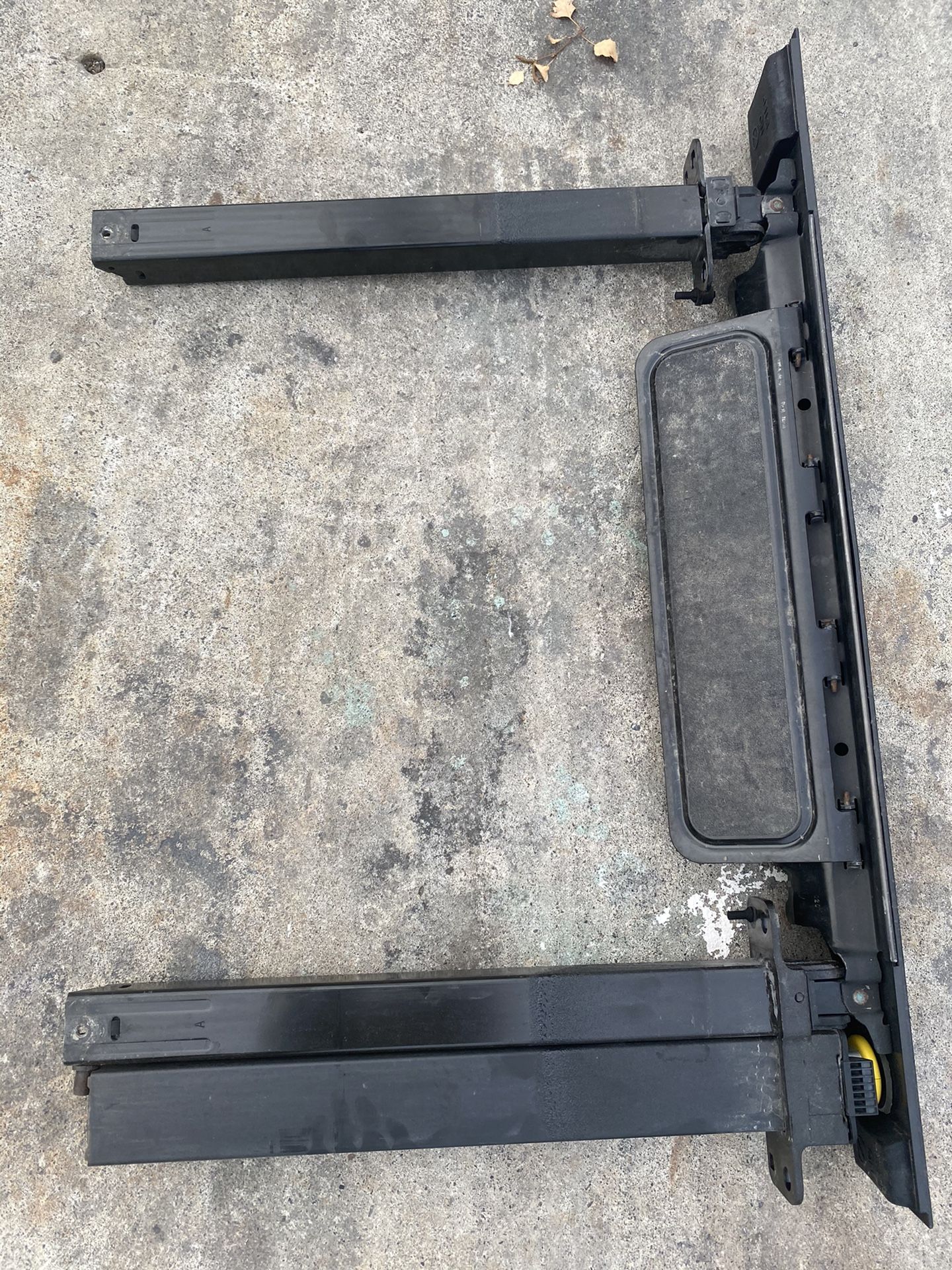 Ford F-150 tailgate step up bar