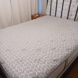 Jerome’s Queen Mattress