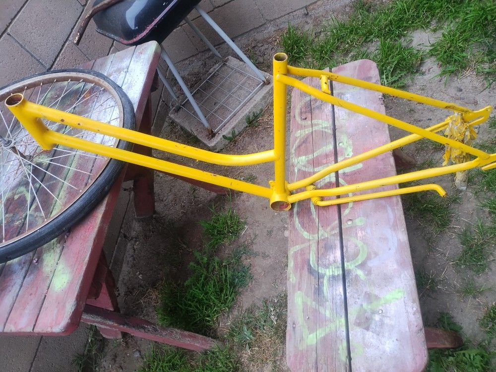 Schwinn 26 Breezy Frame And Front Wheel
