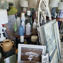 Model Home, DECOR, ( See All Pic & Discription)