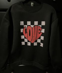 New. Women’s Size Large Love Retro Valentine’s Day Sweatshirt