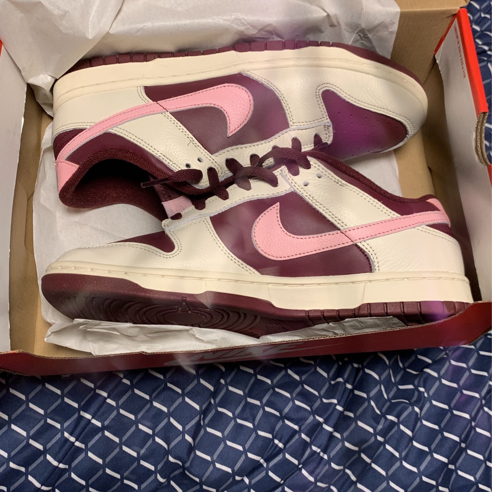NIKE Dunk Valentine’s Day (2023)