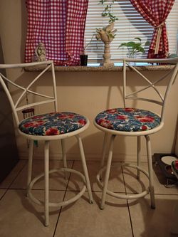 Adorable high chairs!!