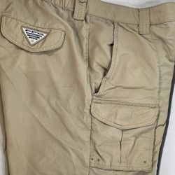 PFG PERFORMANCE FISHING GEAR TAN SHORTS - SIZE MEN'S MEDIUM 