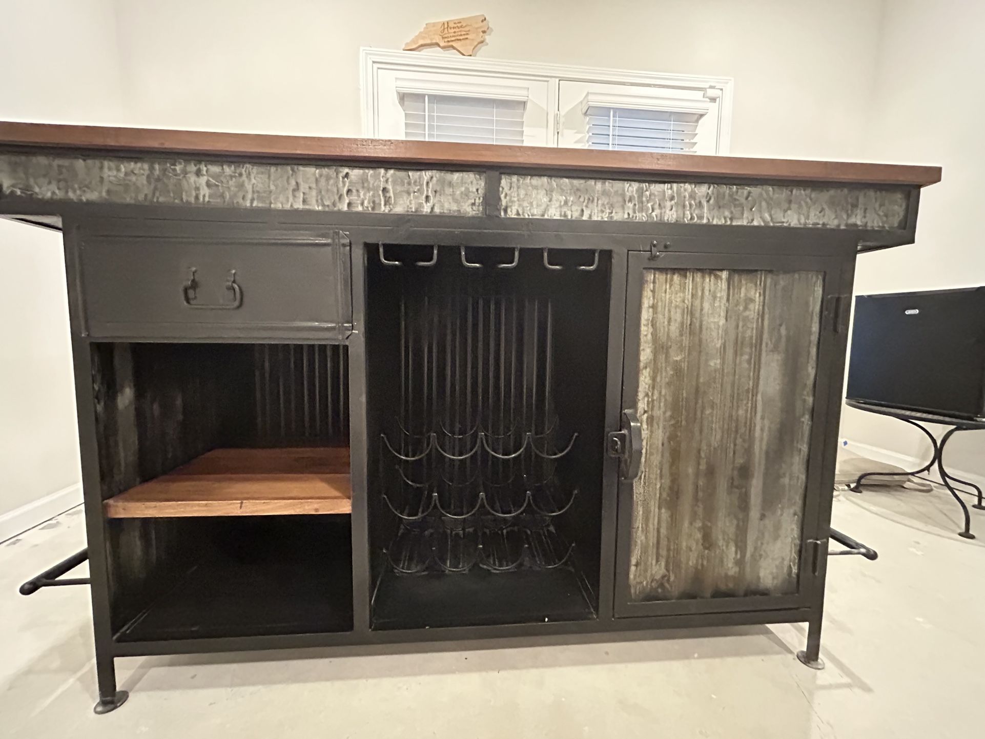 Amazing Home Bar