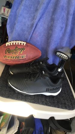 Riddle edge lowcut  RM football  cleats size 4