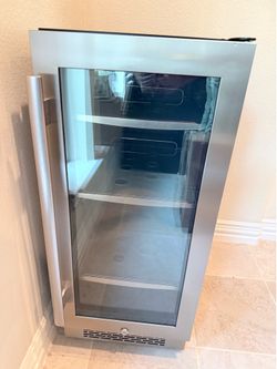 USED Beverage Cooler: Avallon ABR151SG 15-inch