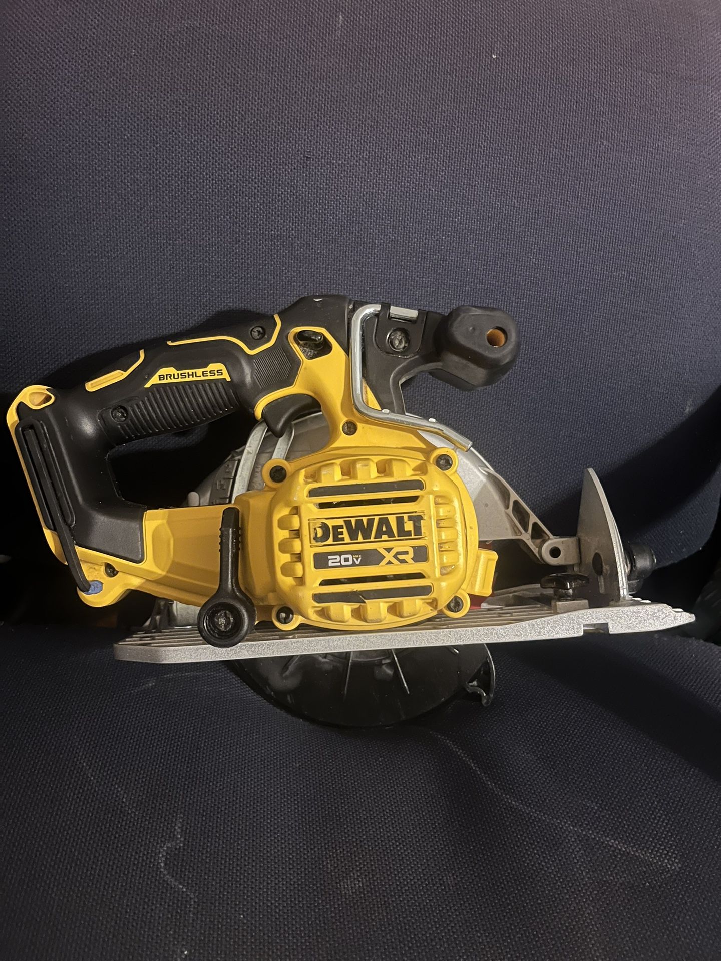 Dewalt DCS565B 20V MAX Cordless Brushless 6-1/2" Sidewinder Style Circular Saw