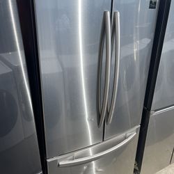 33 Inch Samsung French Door Refrigerator. We Finance Comes With 90 Day Warranty.