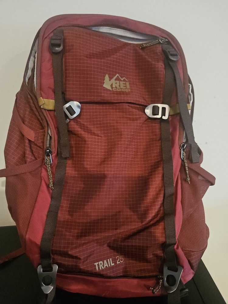 Authentic REI Trail 25 Dark RED color with Rain Cover! New Was Returned, sells for $100!
