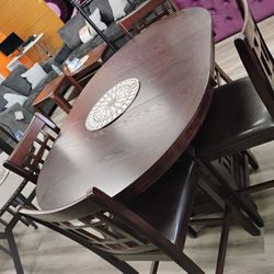 Counter high with 4 chairs