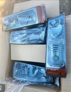 03-06 Chevy Silverado / Chevy Avalanche Headlights Faros Calaveras Micas Luces Lamps