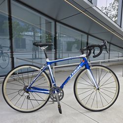 19.5 lb. All-Carbon Trek Madone 4.5 Racing Bike 