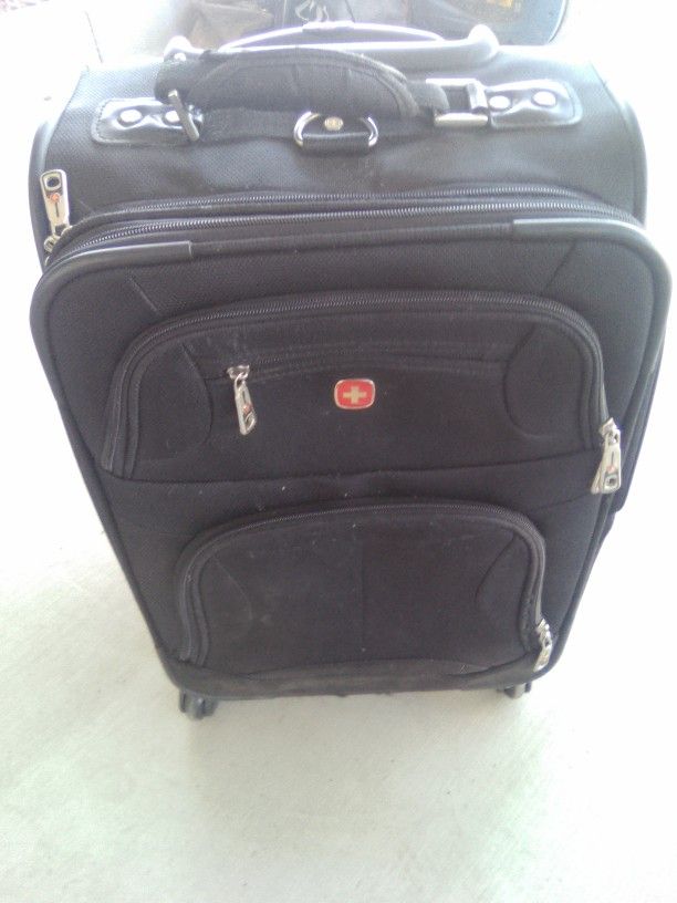 Medium Size Swiss Tech Luggage Bag