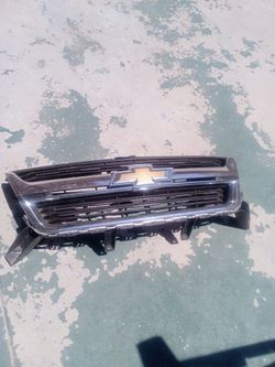 2017 Chevy Colorado front grill $40