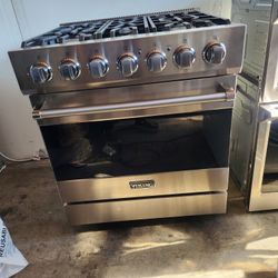 Viking brand 30-inch wide stove with 5 burners is in good condition and has a 5-month warranty.
