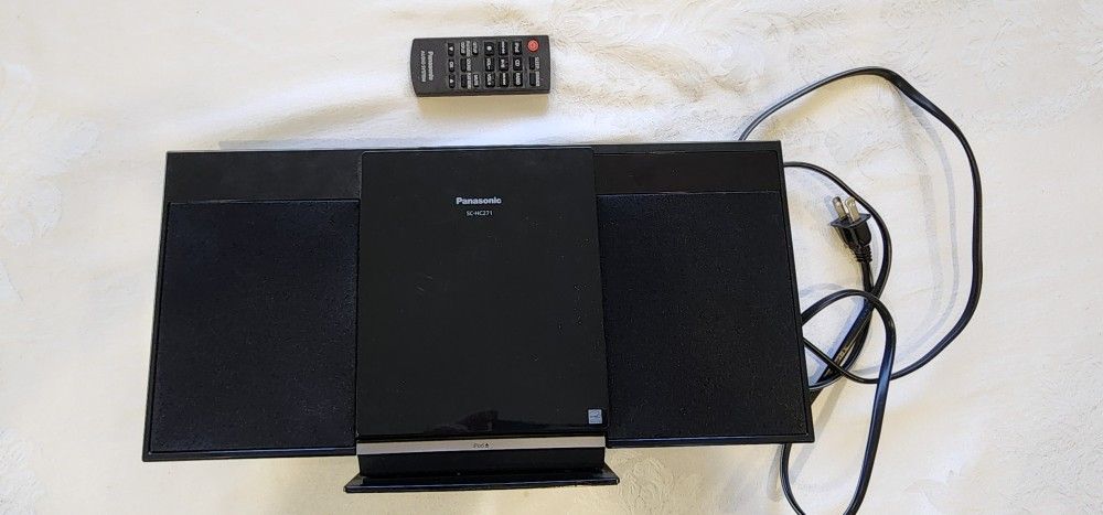 Panasonic Model No. SC-HC271 COMPACT STEREO SYSTEM WITH REMOTE CONTROL IN GREAT CONDITION