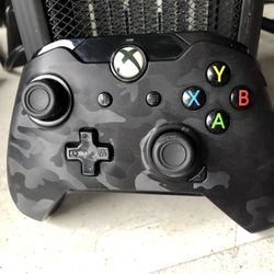 PRICE IS FIRM PDP Gaming Deluxe Wired Controller: Phantom Black - Xbox One, Xbox One X, Xbox One S (MISSING PADDLE LIKE BUTTONS PIECE IN THE 