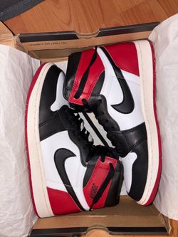 Nike Air Jordan 1 black toe