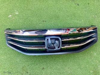 🚗 OEM Honda Accord Front Bumper Grille - Chrome/Black - Great Condition