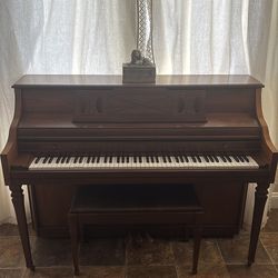 Piano for sale price negotiable