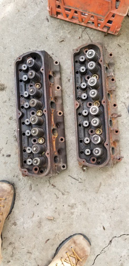 Ford GT40P Heads w/ Valve Covers